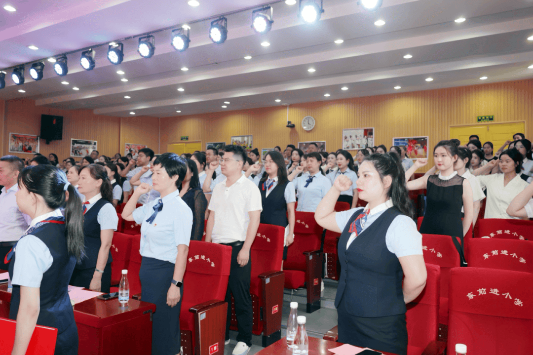 精准澳门平特一肖,教师节丨徐春玲：以爱为光，以责为杖，诠释教育真谛