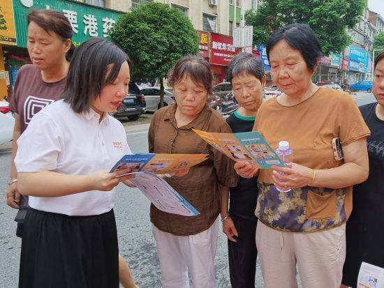 今晚上澳门特马必中一肖,福建一家长在班级群连发不雅视频抓小三，教育局回应：涉及家长间感情纠纷，已报警