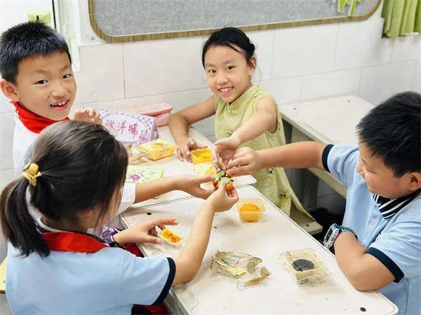 澳门一肖一码一中一肖246,安康市家庭教育促进会走进果园小学举办孝义文化教育专题讲座